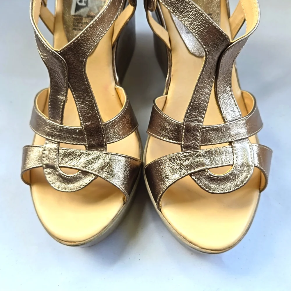 Suave Caminar Gold Metallic Strappy Wedge Heels Women's size 5.5 - Picture 3 of 8